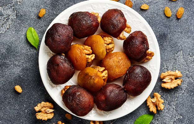 Walnuts and Apricots | Best Energy Pumping Pre-Workout Snacks